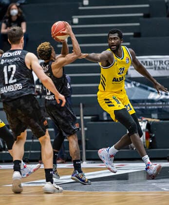 TJ Shorts Towers , Christ Koumadje Alba 24 05 21, Hamburg Towers vs Alba Berlin, Hamburg Wilhelmsburg, edel optics Arena, easyCredit BBL, Basketball Bundesliga, 2020 2021 season, play off quarter finals, 3 game Â