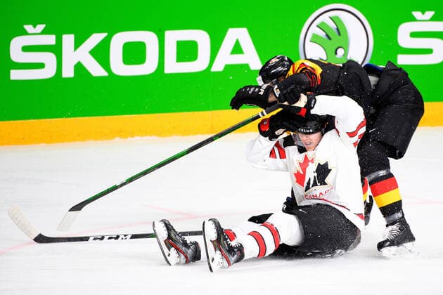 210524 Jacob Bernard Docker of Canada and Tom Kuhnhackl of Germany during the 2021 IIHF Ice Hockey World Championship game between Germany and Canada on May 24, 2021 in Riga Photo Simon Hastegard BILDBYRAN kod SH SH0113 ishockey ice hockey ishockey vm iihf ice hockey world championship germany tyskland canada kanada day 4 bbeng,  Copyright: SIMONxHASTEGARD BB210524SH052