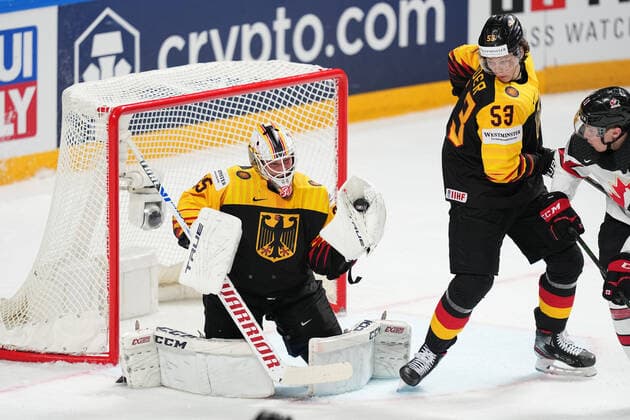 24 05 2021, Riga, Arena Riga, Germany vs Canada 2021 IIHF Ice Hockey World Championship , glove save for goalkeeper Mathias Niederberger Germany Riga Riga Latvia  Copyright: xJustPictures.ch JarixPestelaccix