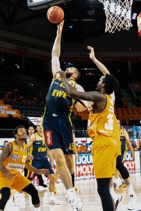 Nathan Boothe EWE Baskets Oldenburg 45 , Aric Holman Ratiopharm Ulm 35 , Troy Caupain Ratiopharm Ulm 23 Ratiopharm Ulm vs EWE Baskets Oldenburg, Playoffs Game 3, Quarterfinals, Season 2020 21, 24 05 2021 Ratiopharm Ulm vs EWE Baskets Oldenburg, Playoffs Game 3, Quarterfinals New Ulm Copyright: xEibner-Pressefoto RogerxBuerkex EP_EER