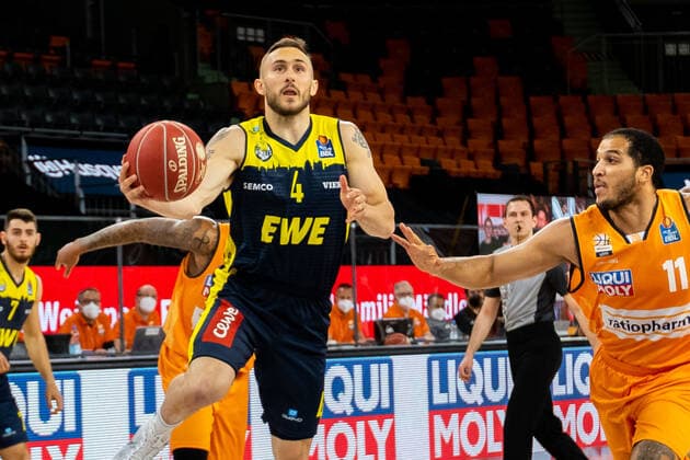 Keith Hornsby EWE Baskets Oldenburg 04 , Isaiah Wilkins Ratiopharm Ulm 11 Ratiopharm Ulm vs EWE Baskets Oldenburg, Playoffs Game 3, Quarterfinals, Season 2020 21, 24 05 2021 Ratiopharm Ulm vs EWE Baskets Oldenburg, Playoffs Game 3, Quarterfinals Neu Ulm Copyright: xEibner-Pressefoto RogerxBuerkex EP_EER