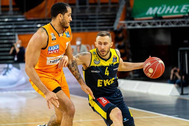 Keith Hornsby EWE Baskets Oldenburg 04 , Isaiah Wilkins Ratiopharm Ulm 11 Ratiopharm Ulm vs EWE Baskets Oldenburg, Playoffs Game 3, Quarterfinals, Season 2020 21, 24 05 2021 Ratiopharm Ulm vs EWE Baskets Oldenburg, Playoffs Game 3, Quarterfinals Neu Ulm Copyright: xEibner-Pressefoto RogerxBuerkex EP_EER