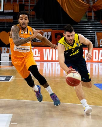 Troy Caupain Ratiopharm Ulm 23 , Sebastian Herrera EWE Baskets Oldenburg 07 Ratiopharm Ulm vs EWE Baskets Oldenburg, Playoffs Game 3, Quarterfinals, Season 2020 21, 24 05 2021 Ratiopharm Ulm vs EWE Baskets Oldenburg, Playoffs Game 3, Quarterfinals New Ulm Copyright: xEibner-Pressefoto RogerxBuerkex EP_EER