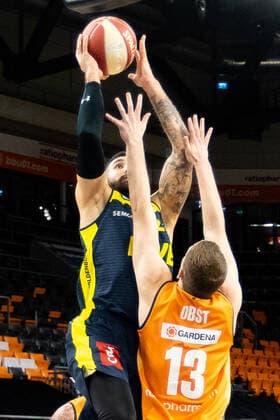 Martin Breunig EWE Baskets Oldenburg 12 , Andreas Obst Ratiopharm Ulm 13 Ratiopharm Ulm vs EWE Baskets Oldenburg, Playoffs Game 3, Quarterfinals, Season 2020 21, 24 05 2021 Ratiopharm Ulm vs EWE Baskets Oldenburg, Playoffs Game 3, Quarterfinals New Ulm Copyright: xEibner-Pressefoto RogerxBuerkex EP_EER