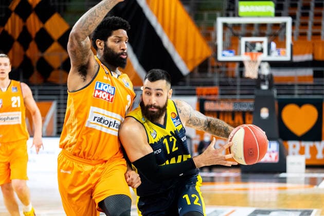 Martin Breunig EWE Baskets Oldenburg 12 vs Trey Landers Ratiopharm Ulm 03 Ratiopharm Ulm vs EWE Baskets Oldenburg, Playoffs Game 3, Quarterfinals, Season 2020 21, 24 05 2021 Ratiopharm Ulm vs EWE Baskets Oldenburg, Playoffs Game 3, Quarterfinals New Ulm Copyright: xEibner-Pressefoto RogerxBuerkex EP_EER