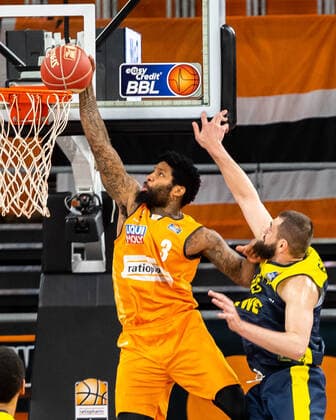 Trey Landers Ratiopharm Ulm 03 at the basket vs Nathan Boothe EWE Baskets Oldenburg 45 Ratiopharm Ulm vs EWE Baskets Oldenburg, Playoffs Game 3, Quarterfinals, Season 2020 21, 24 05 2021 Ratiopharm Ulm vs EWE Baskets Oldenburg, Playoffs Game 3, Quarterfinals New Ulm Copyright: xEibner-Pressefoto RogerxBuerkex EP_EER