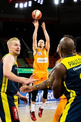 John Petrucelli Ratiopharm Ulm 07 , Rasid Mahalbasic EWE Baskets Oldenburg 24 , Rickey Paulding EWE Baskets Oldenburg 23 Ratiopharm Ulm vs EWE Baskets Oldenburg, Playoffs Game 3, Quarterfinals, Season 2020 21, 24 05 2021 Ratiopharm Ulm vs EWE Baskets Oldenburg, Playoffs Game 3, Quarterfinals New Ulm Copyright: xEibner-Pressefoto RogerxBuerkex EP_EER