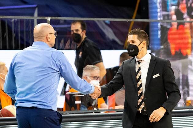 Ratiopharm Ulm wins against EWE Baskets Oldenburg with 70 66 Mladen Drijencic EWE Baskets Oldenburg Head Coach , Jaka Lakovic Ratiopharm Ulm Coach Ratiopharm Ulm vs EWE Baskets Oldenburg, Playoffs Game 3, Quarterfinals, Season 2020 21, 24 05 2021 Ratiopharm Ulm vs EWE Baskets Oldenburg, Playoffs Game 3, Quarterfinals New Ulm Copyright: xEibner-Pressefoto RogerxBuerkex EP_EER
