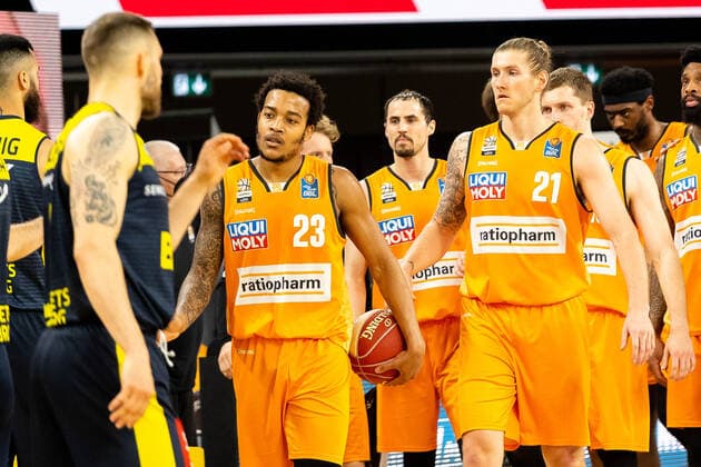 Ratiopharm Ulm wins against EWE Baskets Oldenburg with 70 66 Troy Caupain Ratiopharm Ulm 23 , Dylan Osetkowski Ratiopharm Ulm 21 Ratiopharm Ulm vs EWE Baskets Oldenburg, playoffs game 3, quarterfinals, season 2020 21, 24 05 2021 Ratiopharm Ulm vs EWE Baskets Oldenburg, playoffs game 3, quarterfinals New Ulm Copyright: xEibner-Pressefoto RogerxBuerkex EP_EER