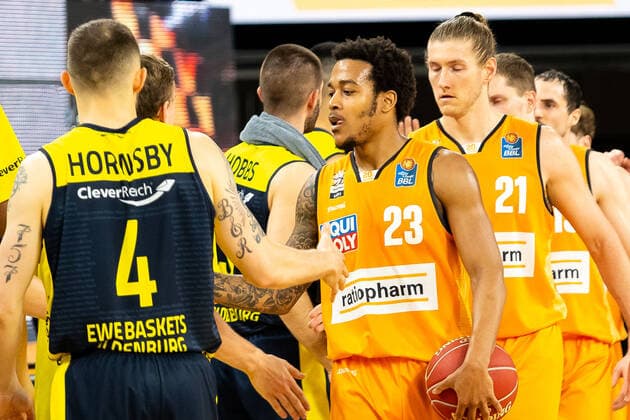 Ratiopharm Ulm wins against EWE Baskets Oldenburg with 70 66 Troy Caupain Ratiopharm Ulm 23 , Dylan Osetkowski Ratiopharm Ulm 21 Ratiopharm Ulm vs EWE Baskets Oldenburg, playoffs game 3, quarterfinals, season 2020 21, 24 05 2021 Ratiopharm Ulm vs EWE Baskets Oldenburg, playoffs game 3, quarterfinals New Ulm Copyright: xEibner-Pressefoto RogerxBuerkex EP_EER