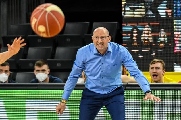 GER, BBL, Play offs, ratiopharm ulm vs EWE Baskets Oldenburg 24 05 2021, ratiopharm arena, Neu Ulm, GER, BBL, Play offs, ratiopharm ulm vs EWE Baskets Oldenburg, in the picture full commitment of Mladen Drijencic Oldenburg on the sidelines nordphotoxGmbHx xHafner nph00200