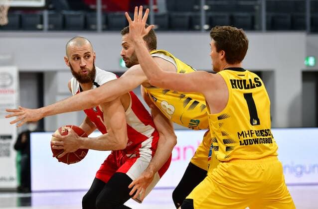 BAMBERG 25 05 2021 basketball easycredit 1 basketball Bundesliga 4 playoff quarterfinal match Brose Bamberg vs MHP Riesen Ludwigsburg Jonas Wohlfarth Bottermann 18, MHP Riesen Ludwigsburg and Jordan Hulls 1, MHP Riesen Ludwigsburg defend against Alex Ruoff 7, Brose Bamberg photo Hans Martin Issler isslerimages Brose Bamberg vs MHP Riesen Ludwigsburg