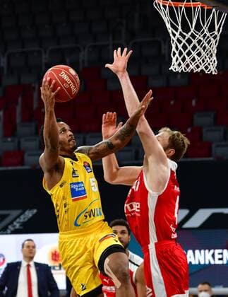 BAMBERG 25 05 2021 basketball easycredit 1 basketball Bundesliga 4 playoff quarterfinal match Brose Bamberg vs MHP Riesen Ludwigsburg Barry Brown Jr 5, MHP Riesen Ludwigsburg throws against Christian Sengfelder 43, Brose Bamberg photo Hans Martin Issler isslerimages Brose Bamberg vs MHP Riesen Ludwigsburg
