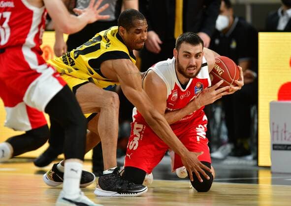 BAMBERG 25 05 2021 basketball easycredit 1 basketball Bundesliga 4 playoff quarterfinal match Brose Bamberg vs MHP Riesen Ludwigsburg Chase Fieler 20, Brose Bamberg defends the ball against Tremmell Darden 21, MHP Riesen Ludwigsburg photo Hans Martin Issler isslerimages Brose Bamberg vs MHP Riesen Ludwigsburg