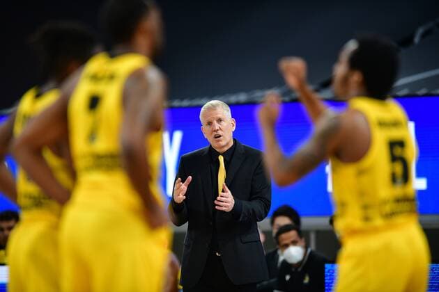 BAMBERG 25 05 2021 Basketball easycredit 1 Basketball Bundesliga 4 Playoff quarterfinal match Brose Bamberg vs MHP Riesen Ludwigsburg John Patrick Headcoach MHP Riesen Ludwigsburg gives instructions Photo Hans Martin Issler isslerimages Brose Bamberg vs MHP Riesen Ludwigsburg