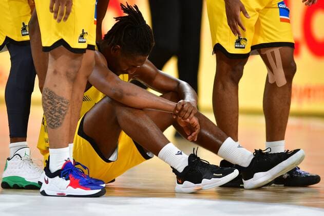 BAMBERG 25 05 2021 basketball easycredit 1 basketball Bundesliga 4 playoff quarterfinal game Brose Bamberg vs MHP Riesen Ludwigsburg Jaleen Smith 3, MHP Riesen Ludwigsburg sits on the floor photo Hans Martin Issler isslerimages Brose Bamberg vs MHP Riesen Ludwigsburg