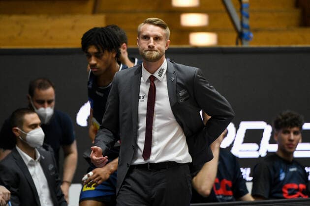 Tuomas Iisalo HAKRO Merlins Crailsheim watches the game, GER, HAKRO Merlins Crailsheim vs FC Bayern Basketball, 25 05 2021, Play Off Quarterfinal Game 4, Basketball Bundesliga, Season 2020 2021 GER, HAKRO Merlins Crailsheim vs FC Bayern Basketball, 25 05 2021, Play Off Quarterfinal Game 4, Basketball Bundesliga, Season 2020 2021 Crailsheim Copyright: xEibnerxPressefoto MichaelxMemmlerx EP_MMR