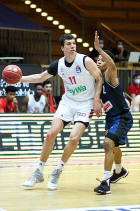 Vladimir Lucic FC Bayern Muenchen Basketball in a duel with Trae Bell Haynes HAKRO Merlins Crailsheim , GER, HAKRO Merlins Crailsheim vs FC Bayern Basketball, 25 05 2021, Play Off Quarterfinal Game 4, Basketball Bundesliga, Season 2020 2021 GER, HAKRO Merlins Crailsheim vs FC Bayern Basketball, 25 05 2021, Play Off Quarterfinal Game 4, Basketball Bundesliga, Season 2020 2021 Crailsheim Copyright: xEibnerxPressefoto MichaelxMemmlerx EP_MMR