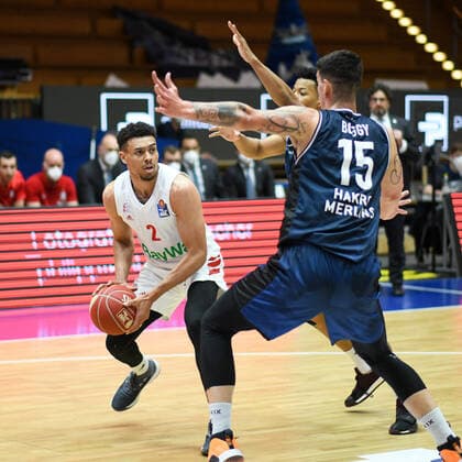 Wade Baldwin FC Bayern Muenchen Basketball one-on-one with Bogdan Radosavljevic HAKRO Merlins Crailsheim , GER, HAKRO Merlins Crailsheim vs FC Bayern Basketball, 25 05 2021, Play Off Quarterfinal Game 4, Basketball Bundesliga, Season 2020 2021 GER, HAKRO Merlins Crailsheim vs FC Bayern Basketball, 25 05 2021, Play Off Quarterfinal Game 4, Basketball Bundesliga, Season 2020 2021 Crailsheim Copyright: xEibnerxPressefoto MichaelxMemmlerx EP_MMR