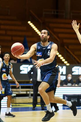 Elias Lasisi HAKRO Merlins Crailsheim on the ball, GER, HAKRO Merlins Crailsheim vs FC Bayern Basketball, 25 05 2021, Play Off Quarterfinal Game 4, Basketball Bundesliga, Season 2020 2021 GER, HAKRO Merlins Crailsheim vs FC Bayern Basketball, 25 05 2021, Play Off Quarterfinal Game 4, Basketball Bundesliga, Season 2020 2021 Crailsheim Copyright: xEibnerxPressefoto MichaelxMemmlerx EP_MMR