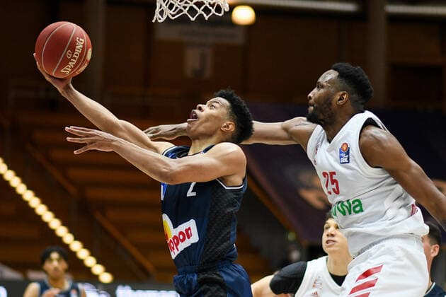 Trae Bell Haynes HAKRO Merlins Crailsheim at the basket against JaJuan Johnson FC Bayern Muenchen Basketball , GER, HAKRO Merlins Crailsheim vs FC Bayern Basketball, 25 05 2021, Play Off Quarterfinal Game 4, Basketball Bundesliga, Spielzeit 2020 2021 GER, HAKRO Merlins Crailsheim vs FC Bayern Basketball, 25 05 2021, Play Off Quarterfinal Game 4, Basketball Bundesliga, Spielzeit 2020 2021 Crailsheim Copyright: xEibnerxPressefoto MichaelxMemmlerx EP_MMR