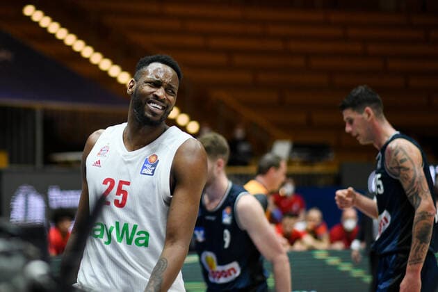 JaJuan Johnson FC Bayern Muenchen Basketball aergert sich, GER, HAKRO Merlins Crailsheim vs FC Bayern Basketball, 25 05 2021, Play Off Quarterfinal Game 4, Basketball Bundesliga, Spielzeit 2020 2021 GER, HAKRO Merlins Crailsheim vs FC Bayern Basketball, 25 05 2021, Play Off Quarterfinal Game 4, Basketball Bundesliga, Spielzeit 2020 2021 Crailsheim Copyright: xEibnerxPressefoto MichaelxMemmlerx EP_MMR