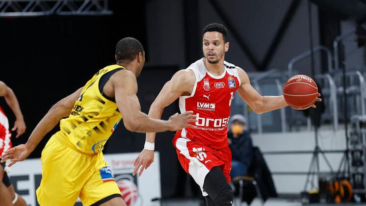 25 05 2021, Basketball, BBL 2020 2021, Playoffs Quarterfinals, 4 Game, Brose Bamberg MHP RIESEN Ludwigsburg, GER, Bamberg, Brose Arena, v li Tremmell Darden MHP RIESEN and Dominic Lockhart Brose Bamberg Copyright: HMBxMedia xHeikoxBecker