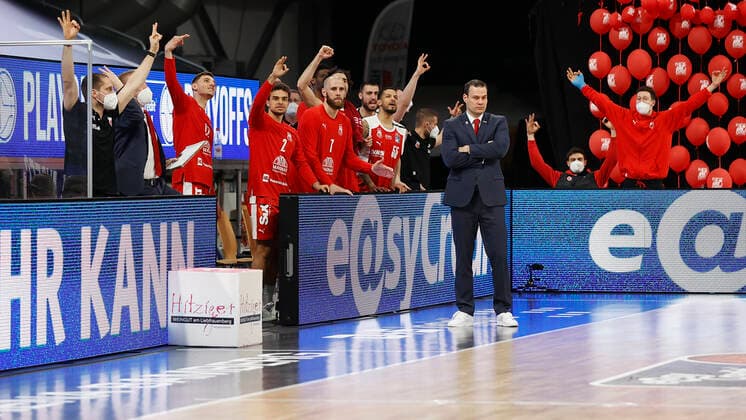25 05 2021, Basketball, BBL 2020 2021, Playoffs quarterfinals, 4 game, Brose Bamberg MHP RIESEN Ludwigsburg, GER, Bamberg, Brose Arena, cheering on the Bamberg bench Copyright: HMBxMedia xHeikoxBecker
