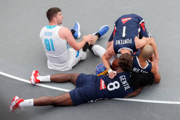 BASKETBALL - FIBA 3x3 Olympic Qualifying GRAZ,AUSTRIA,26.MAY.21 - BASKETBALL - FIBA 3x3 Olympic Qualifying, men, FRA vs SLO. Image shows the rejoicing of FRA and the disappointment of Anze Srebovt (SLO).  GEPAxpictures xChristianxWalgram