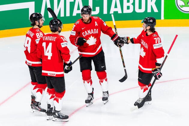 210526 Connor Brown of Canada celebrates with team mates after scoring 1 0 during the 2021 IIHF Ice Hockey World Championship game between Canada and Norway on May 26, 2021 in Riga Photo Simon Hastegard BILDBYRAN kod SH SH0117 ishockey ice hockey ishockey vm iihf ice hockey world championship canada kanada norge norway day 6 bbeng jubel,  Copyright: SIMONxHASTEGARD BB210526SH010