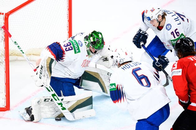 210526 Goalkeeper Henrik Haukeland of Norway during the 2021 IIHF Ice Hockey World Championship game between Canada and Norway on May 26, 2021 in Riga Photo Simon Hastegard BILDBYRAN kod SH SH0117 ishockey ice hockey ishockey vm iihf ice hockey world championship canada kanada norge norway day 6 bbeng,  Copyright: SIMONxHASTEGARD BB210526SH027