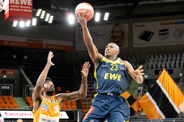 Rickey Paulding EWE Baskets Oldenburg 23 , Aric Holman Ratiopharm Ulm 35 Ratiopharm Ulm vs EWE Baskets Oldenburg, Playoffs Game 4, Quarterfinals, Season 2020 21, 26 05 2021 Ratiopharm Ulm vs EWE Baskets Oldenburg, Playoffs Game 4, Quarterfinals Neu Ulm Copyright: xEibner-Pressefoto RogerxBuerkex EP_EER