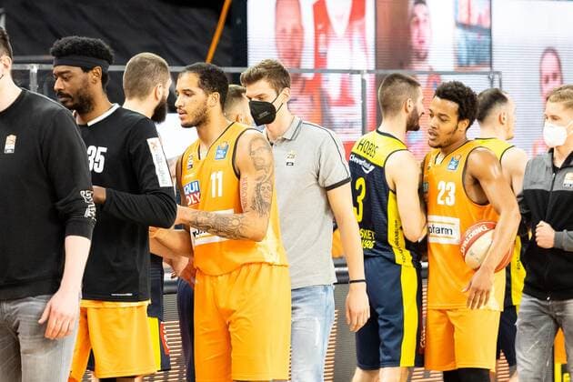 Ratiopharm Ulm beats EWE Baskets Oldenburg with 96 88 Final score The team travels to Berlin for the semifinals Ratiopharm Ulm vs EWE Baskets Oldenburg, Playoffs Game 4, Quarterfinals, Season 2020 21, 26 05 2021 Ratiopharm Ulm vs EWE Baskets Oldenburg, Playoffs Game 4, Quarterfinals New Ulm Copyright: xEibner-Pressefoto RogerxBuerkex EP_EER