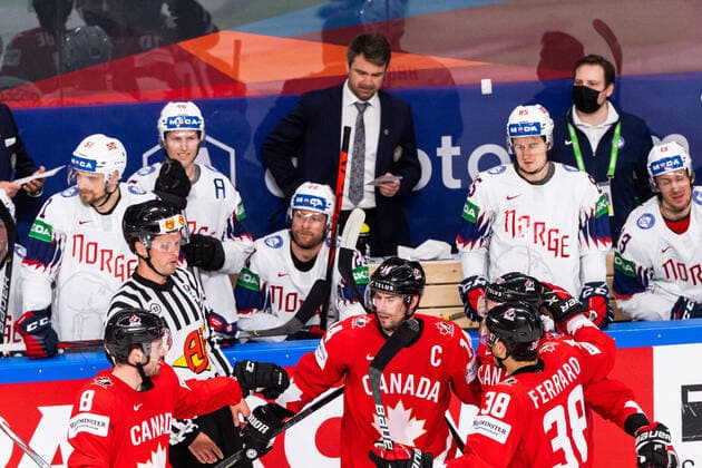 210526 Adam Henrique of Canada celebrates with team mates after scoring 4 2 during the 2021 IIHF Ice Hockey World Championship game between Canada and Norway on May 26, 2021 in Riga Photo Simon Hastegard BILDBYRAN kod SH SH0117 ishockey ice hockey ishockey vm iihf ice hockey world championship canada kanada norge norway day 6 bbeng jubel,  Copyright: SIMONxHASTEGARD BB210526SH048