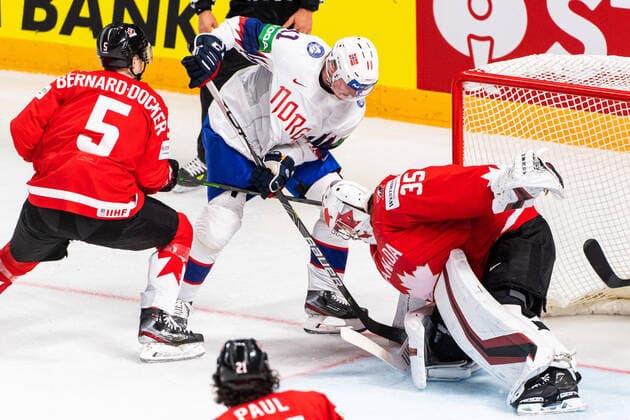 210526 Samuel Solem of Norway against goalkeeper Darcy kuemper of Canada during the 2021 IIHF Ice Hockey World Championship game between Canada and Norway on May 26, 2021 in Riga Photo Simon Hastegard BILDBYRAN kod SH SH0117 ishockey ice hockey ishockey vm iihf ice hockey world championship canada kanada norge norway day 6 bbeng,  Copyright: SIMONxHASTEGARD BB210526SH050