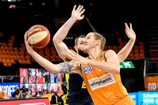 GER, BBL, Play offs, ratiopharm ulm vs EWE Baskets Oldenburg 26 05 2021, ratiopharm arena, Neu Ulm, GER, BBL, Play offs, ratiopharm ulm vs EWE Baskets Oldenburg, in the picture Andreas Obst Ulm, 13 is fighting against Nathan Boothe Oldenburg, 45 nordphotoxGmbHx xHafner nph00200