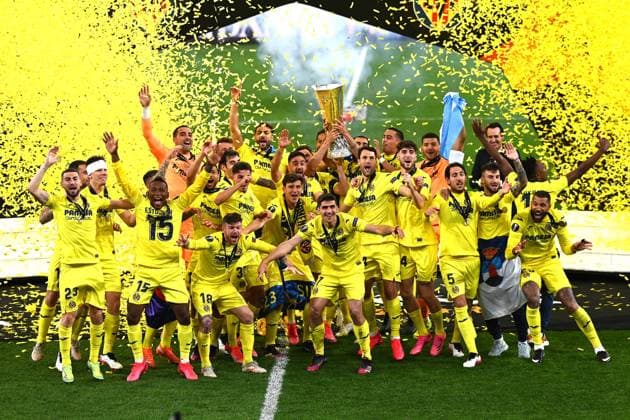 Bilder des Jahres 2021, Sport 05 Mai Sport Themen der Woche KW21 Sport Bilder des Tages SOCCER - EL, Villarreal vs Manchester GDANSK,POLAND,26.MAY.21 - SOCCER - UEFA Europa League, final, Villarreal CF vs Manchester United, ManU Image shows the rejoicing of Villarreal. keywords: trophy.  GEPAxpictures xWrofoto xPiotrxHawalej