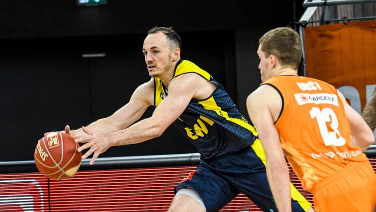GER, BBL, Play offs, ratiopharm ulm vs EWE Baskets Oldenburg 26 05 2021, ratiopharm arena, Neu Ulm, GER, BBL, Play offs, ratiopharm ulm vs EWE Baskets Oldenburg, pictured Karsten Tadda Oldenburg, 9 , Andreas Obst Ulm, 13 nordphotoxGmbHx xHafner nph00200