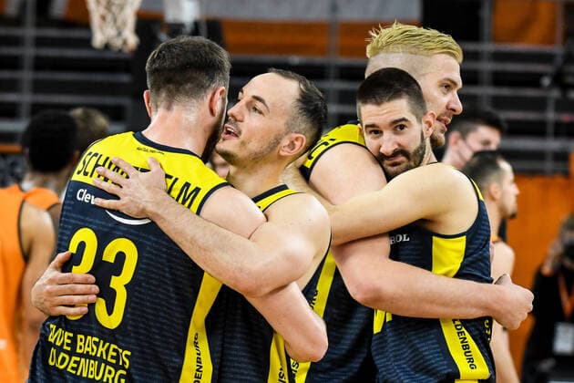 GER, BBL, Play offs, ratiopharm ulm vs EWE Baskets Oldenburg 26 05 2021, ratiopharm arena, Neu Ulm, GER, BBL, Play offs, ratiopharm ulm vs EWE Baskets Oldenburg, in picture Philipp Schwethelm Oldenburg, 33 and Karsten Tadda Oldenburg, 9 as well as Rasid Mahalbasic Oldenburg, 24 and Braydon Hobbs Oldenburg, 3 hug each other after the end of the game nordphotoxGmbHx xHafner nph00200