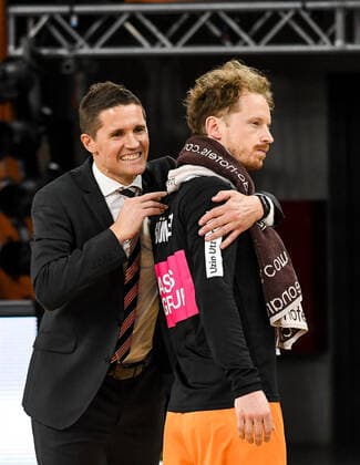 GER, BBL, Play offs, ratiopharm ulm vs EWE Baskets Oldenburg 26 05 2021, ratiopharm arena, Neu Ulm, GER, BBL, Play offs, ratiopharm ulm vs EWE Baskets Oldenburg, in the picture Jaka Lakovic Ulm and Per Günther Guenther Ulm, 6 laughing with each other after the end of the game nordphotoxGmbHx xHafner nph00200