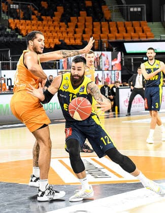 GER, BBL, Play offs, ratiopharm ulm vs EWE Baskets Oldenburg 26 05 2021, ratiopharm arena, Neu Ulm, GER, BBL, Play offs, ratiopharm ulm vs EWE Baskets Oldenburg, pictured Isaiah Wilkins Ulm, 11 , Martin Breunig Oldenburg, 12 nordphotoxGmbHx xHafner nph00200
