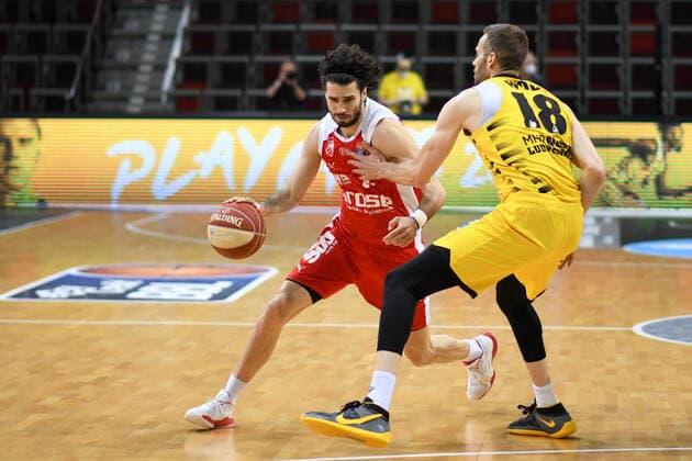 Michele Vitali Brose Bamberg in a duel with Jonas Wohlfarth Bottermann MHP Riesen Ludwigsburg , GER, MHP Riesen Ludwigsburg vs Brose Bamberg, 27 05 2021, Play Off Quarterfinal Game 5, easycredit Basketball Bundesliga, Season 2020 2021 GER, MHP Riesen Ludwigsburg vs Brose Bamberg, 27 05 2021, Play Off Quarterfinal Game 5, easycredit Basketball Bundesliga, Season 2020 2021 Ludwigsburg Copyright: xEibnerxPressefoto MichaelxMemmlerx EP_MMR