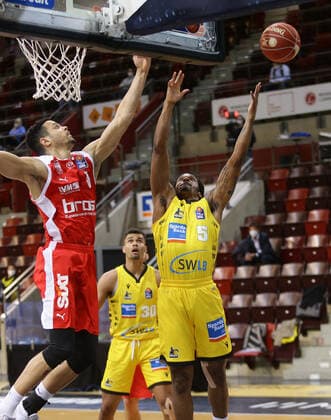 Ludwigsburg , Basketball easyCredit BBL Bundesliga , Quarterfinal Game 5, MHP RIESEN Ludwigsburg vs Brose Bamberg , from left Domini Lockhart Bamberg Barry Brown Riesen