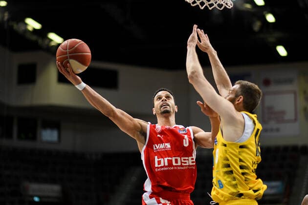 Dominic Lockhart Brose Bamberg at the basket against Jonas Wohlfarth Bottermann MHP Riesen Ludwigsburg , GER, MHP Riesen Ludwigsburg vs Brose Bamberg, 27 05 2021, Play Off Quarterfinal Game 5, easycredit Basketball Bundesliga, Season 2020 2021 GER, MHP Riesen Ludwigsburg vs Brose Bamberg, 27 05 2021, Play Off Quarterfinal Game 5, easycredit Basketball Bundesliga, Season 2020 2021 Ludwigsburg Copyright: xEibnerxPressefoto MichaelxMemmlerx EP_MMR