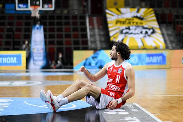 Michele Vitali Brose Bamberg sits unhappy on the floor, GER, MHP Riesen Ludwigsburg vs Brose Bamberg, 27 05 2021, Play Off Quarterfinal Game 5, easycredit Basketball Bundesliga, Season 2020 2021 GER, MHP Riesen Ludwigsburg vs Brose Bamberg, 27 05 2021, Play Off Quarterfinal Game 5, easycredit Basketball Bundesliga, Season 2020 2021 Ludwigsburg Copyright: xEibnerxPressefoto MichaelxMemmlerx EP_MMR