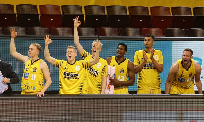 Ludwigsburg , Basketball easyCredit BBL Bundesliga , Quarterfinal Game 5, MHP RIESEN Ludwigsburg vs Brose Bamberg , Jubel Riesen , from left Lukas herzog Johannes Patrick Jacob Patrick Yorman Polas Bartolo Oscar da Silva Jonas Wohlfarth Bottermann