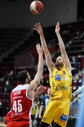 Jonas Wohlfarth Bottermann MHP Riesen Ludwigsburg in a duel with David Kravish Brose Bamberg , GER, MHP Riesen Ludwigsburg vs Brose Bamberg, 27 05 2021, Play Off Quarterfinal Game 5, easycredit Basketball Bundesliga, Season 2020 2021 GER, MHP Riesen Ludwigsburg vs Brose Bamberg, 27 05 2021, Play Off Quarterfinal Game 5, easycredit Basketball Bundesliga, Season 2020 2021 Ludwigsburg Copyright: xEibnerxPressefoto MichaelxMemmlerx EP_MMR