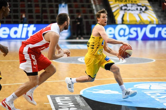 Jordan Hulls MHP Riesen Ludwigsburg on the ball, GER, MHP Riesen Ludwigsburg vs Brose Bamberg, 27 05 2021, Play Off quarter final game 5, easycredit Basketball Bundesliga, season 2020 2021 GER, MHP Riesen Ludwigsburg vs Brose Bamberg, 27 05 2021, Play Off quarter final game 5, easycredit Basketball Bundesliga, season 2020 2021 Ludwigsburg Copyright: xEibnerxPressefoto MichaelxMemmlerx EP_MMR