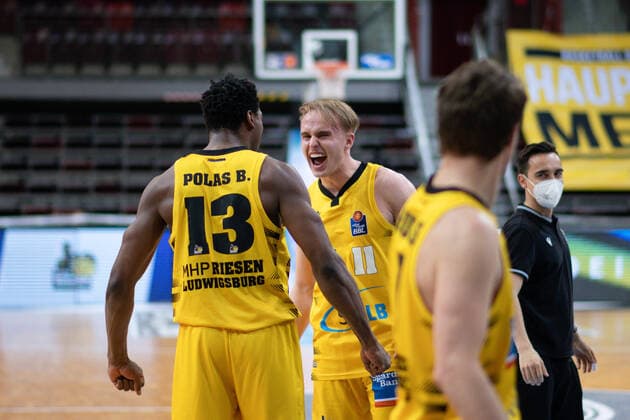 Lukas Herzog MHP Riesen Ludwigsburg and Jonah Radebaugh MHP Riesen Ludwigsburg celebrate the victory, GER, MHP Riesen Ludwigsburg vs Brose Bamberg, 27 05 2021, Play Off Quarterfinal Game 5, easycredit Basketball Bundesliga, Season 2020 2021 GER, MHP Riesen Ludwigsburg vs Brose Bamberg, 27 05 2021, Play Off Quarterfinal Game 5, easycredit Basketball Bundesliga, Season 2020 2021 Ludwigsburg Copyright: xEibnerxPressefoto MichaelxMemmlerx EP_MMR