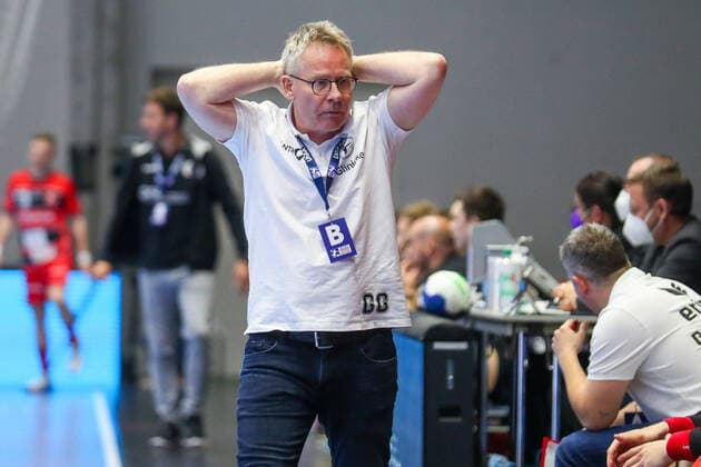 Handball, 31 match day MT Melsungen vs Die Eulen Ludwigshafen on 27 05 2021 in the Rothenbach Halle in Kassel Coach Gudmundur Gudmundsson Melsungen dissatisfied, disappointed, disappointed, depressed UR